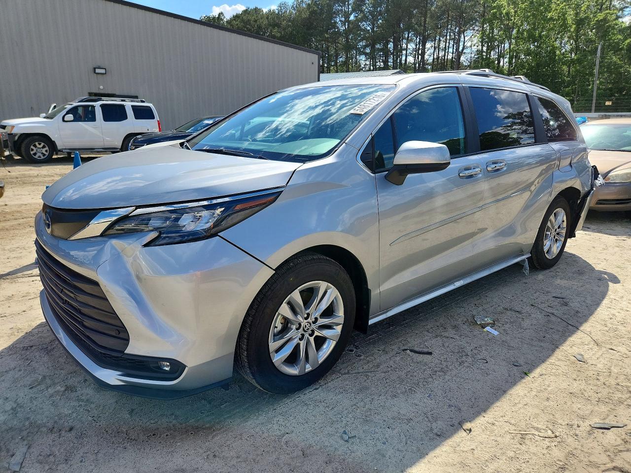 2025 TOYOTA SIENNA