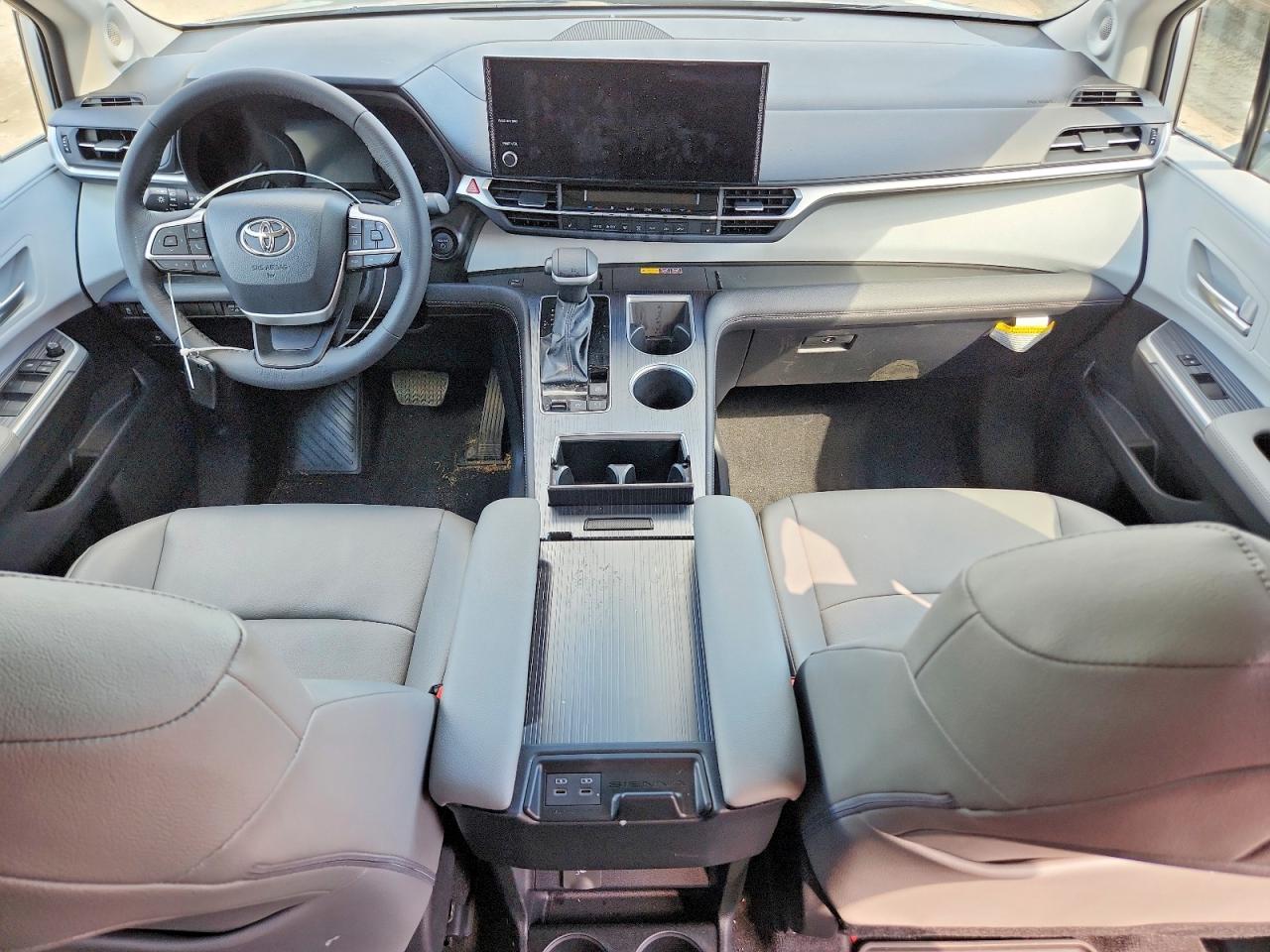 2025 TOYOTA SIENNA XLE 7-PASSENGER photo 8