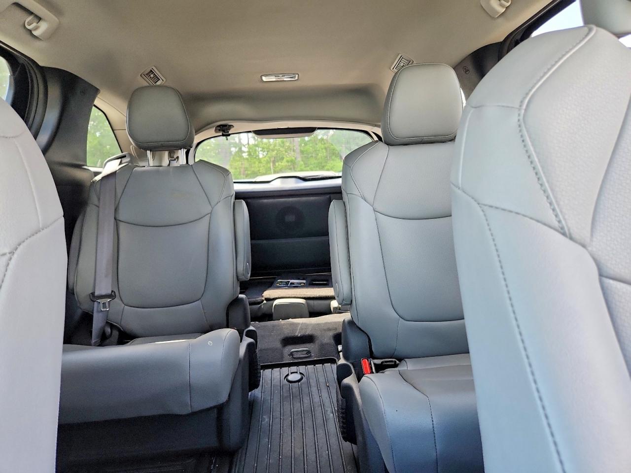 2025 TOYOTA SIENNA XLE 7-PASSENGER photo 10