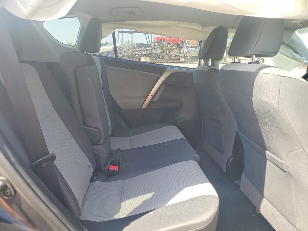 2015 TOYOTA RAV4 LE photo 31