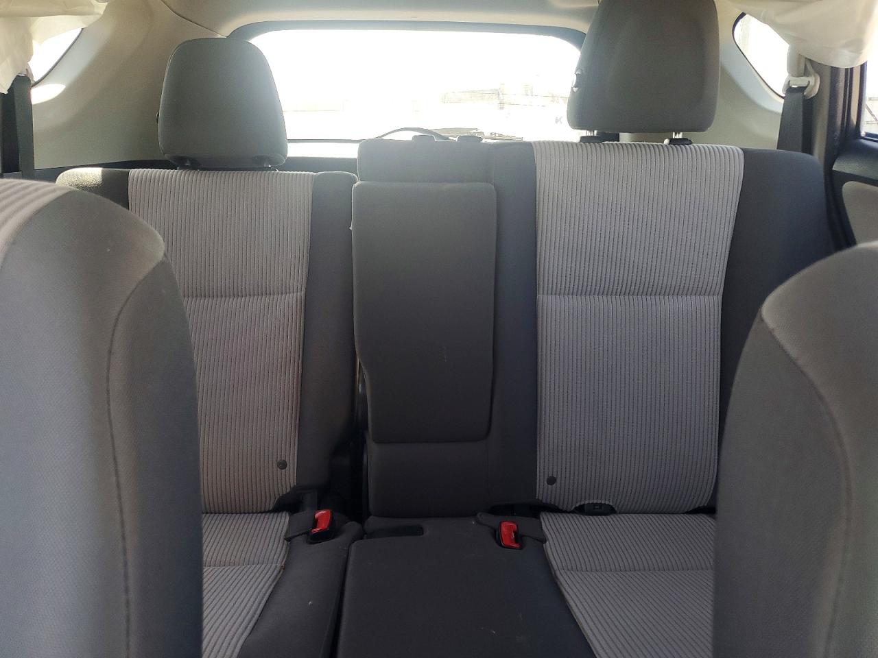 2015 TOYOTA RAV4 LE photo 28