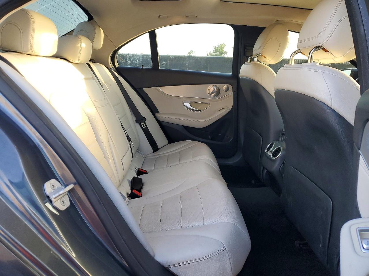 2015 MERCEDES-BENZ C 300 photo 28