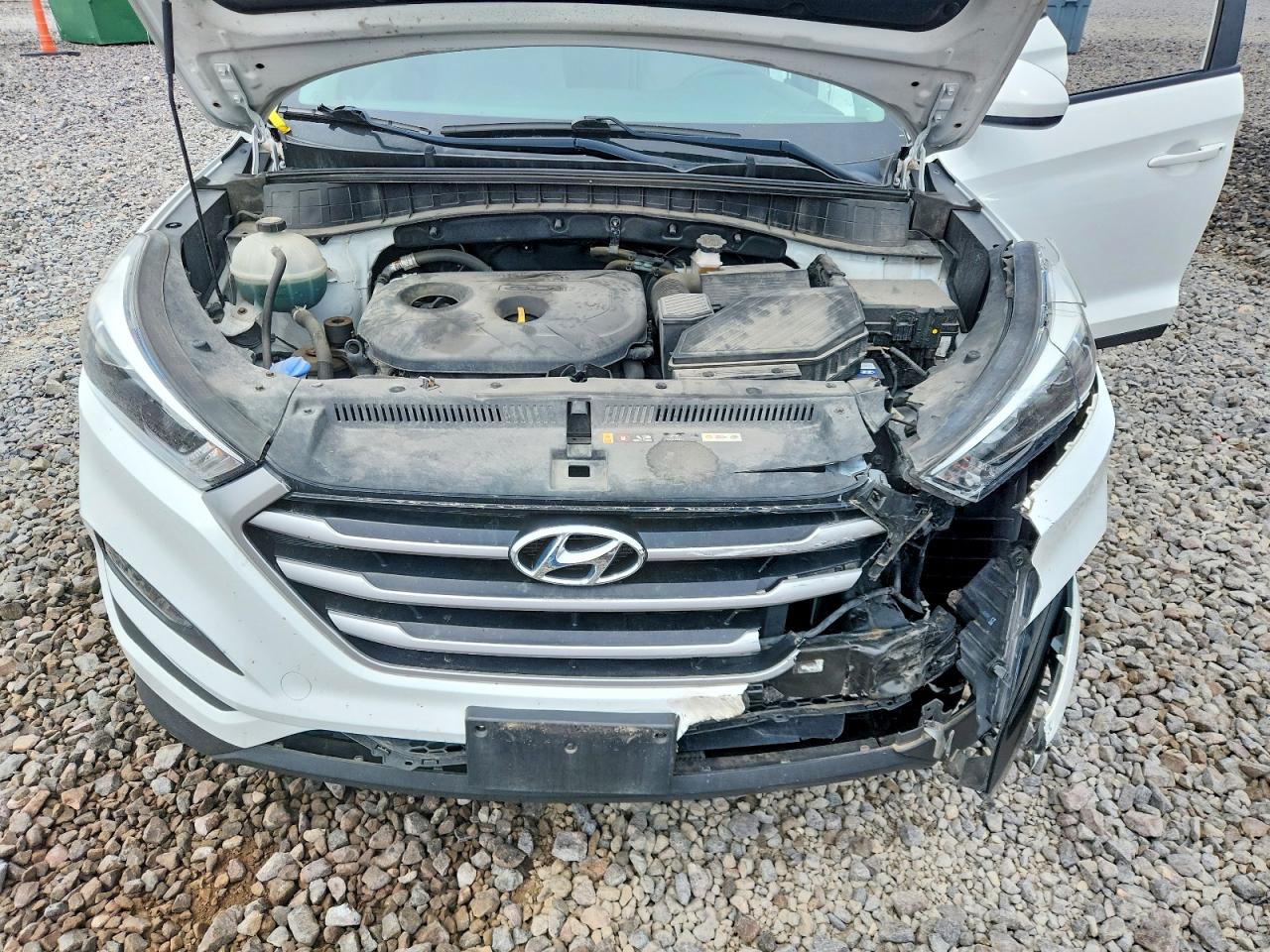 2017 HYUNDAI TUCSON SE photo 21