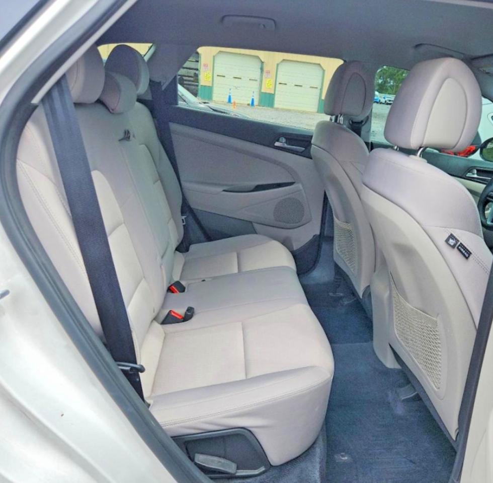 2017 HYUNDAI TUCSON SE photo 19