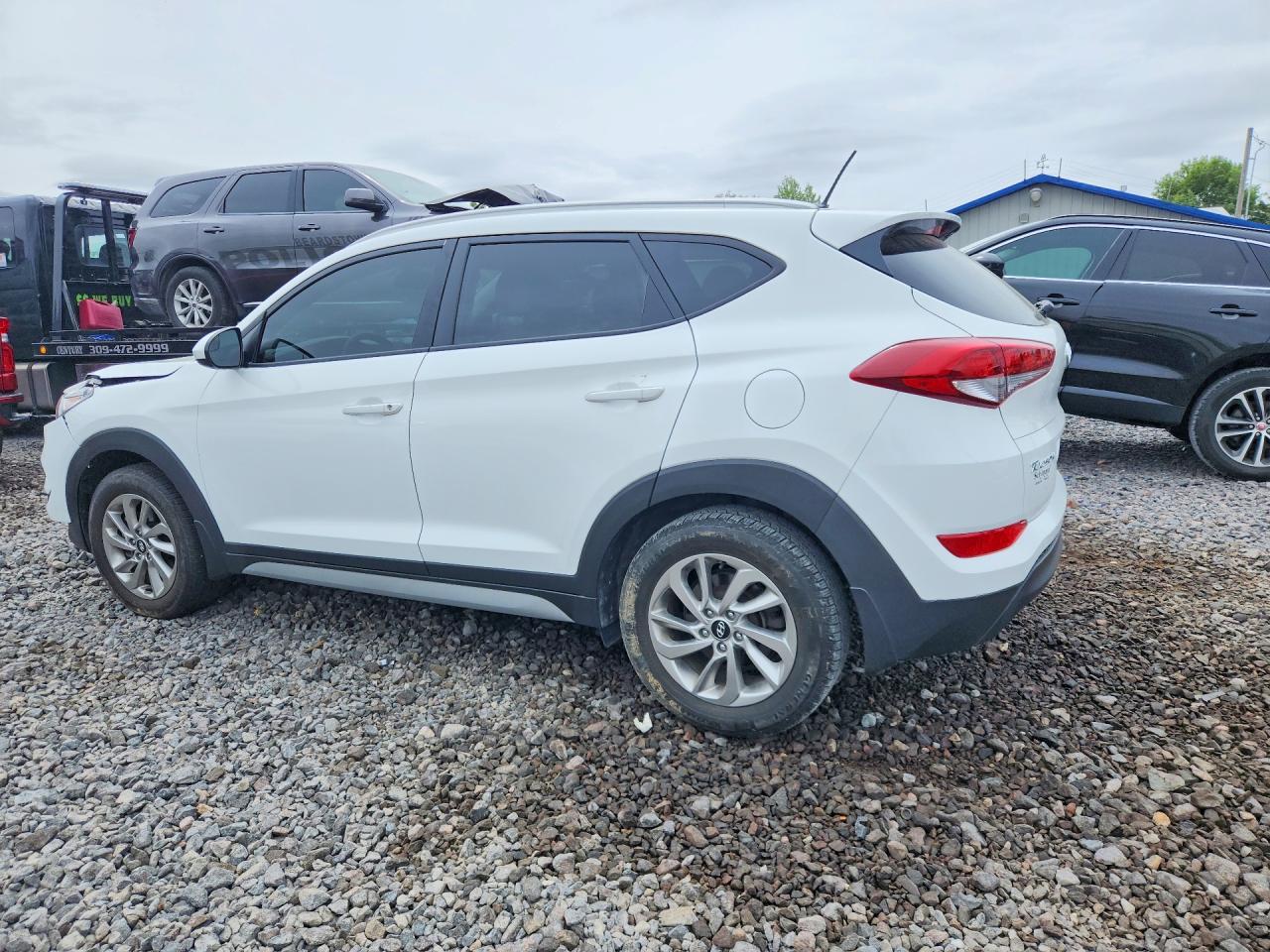 2017 HYUNDAI TUCSON SE photo 3