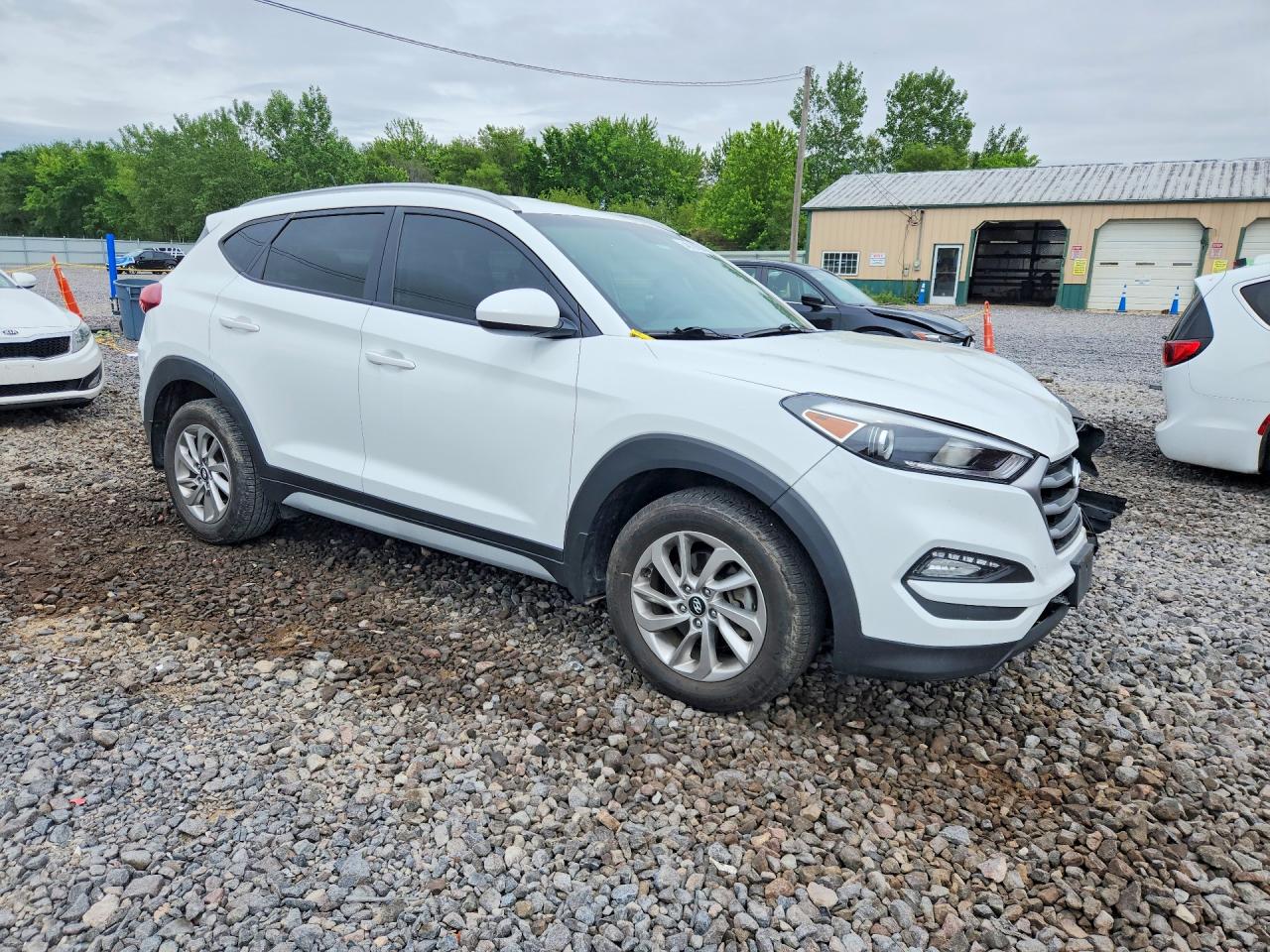 2017 HYUNDAI TUCSON SE photo 7