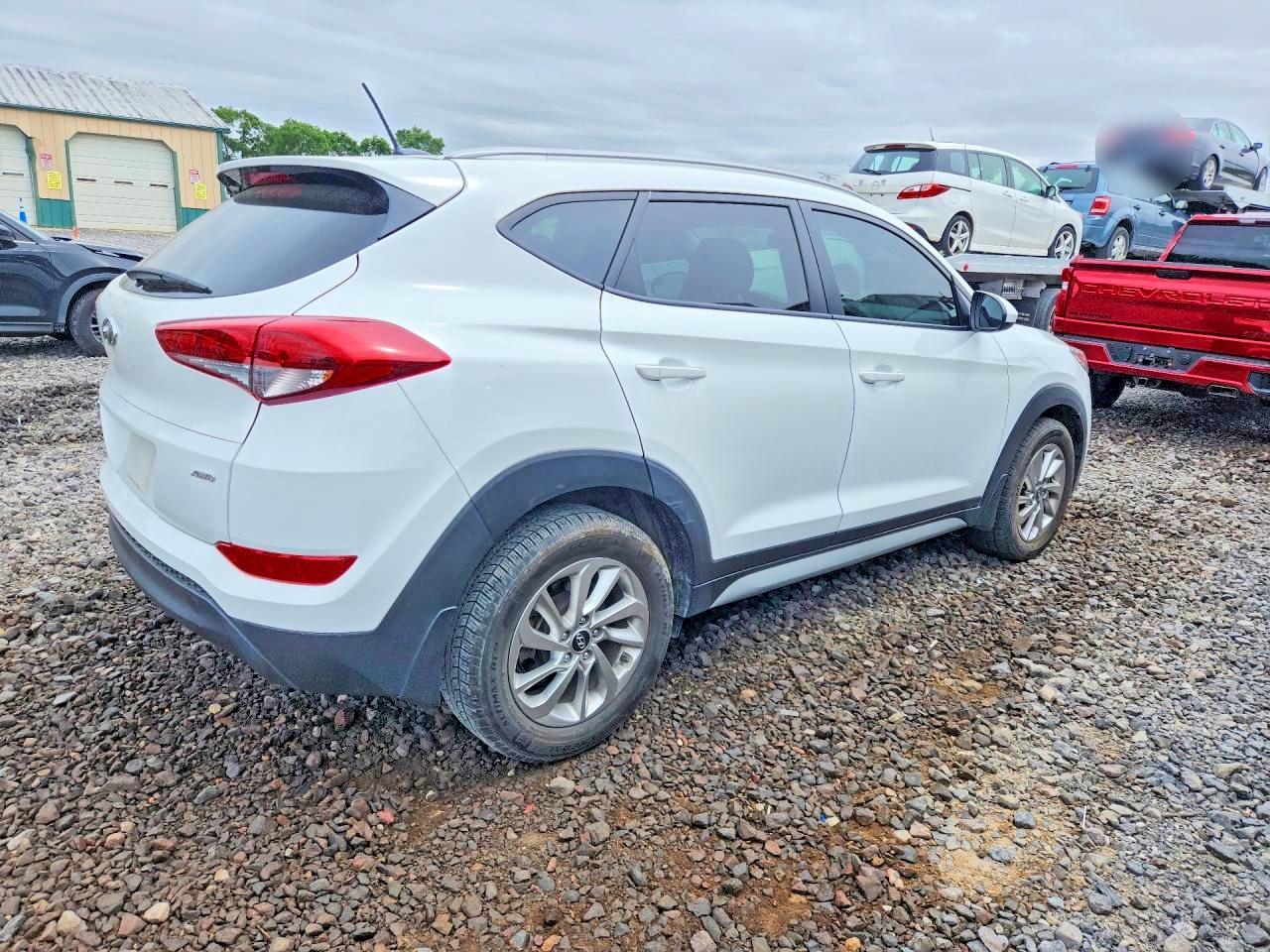 2017 HYUNDAI TUCSON SE photo 5
