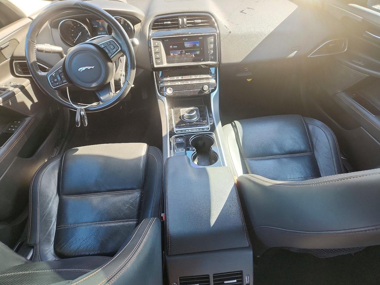2017 JAGUAR XE PRESTIGE photo 15