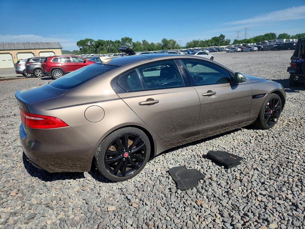 2017 JAGUAR XE PRESTIGE photo 5