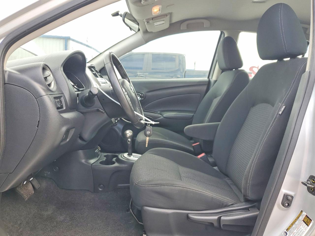 2018 NISSAN VERSA SV photo 13