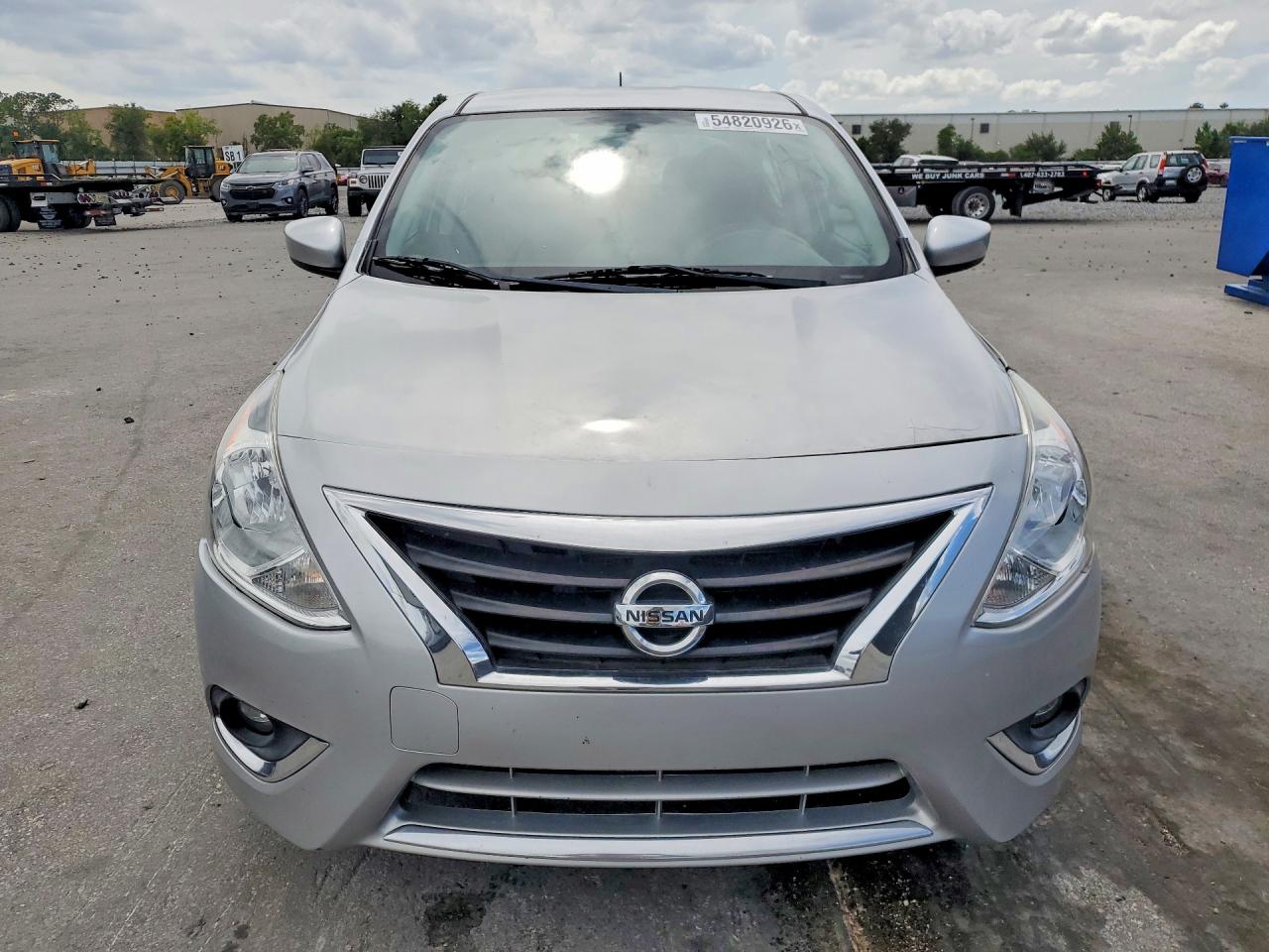 2018 NISSAN VERSA SV photo 9