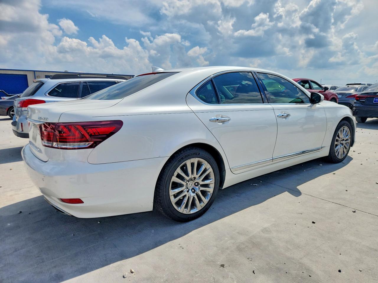 2014 LEXUS LS 460 photo 5