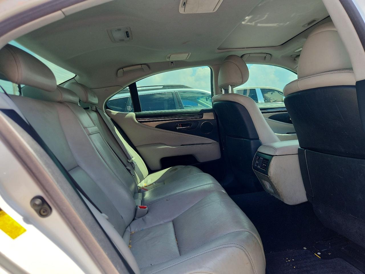 2014 LEXUS LS 460 photo 19