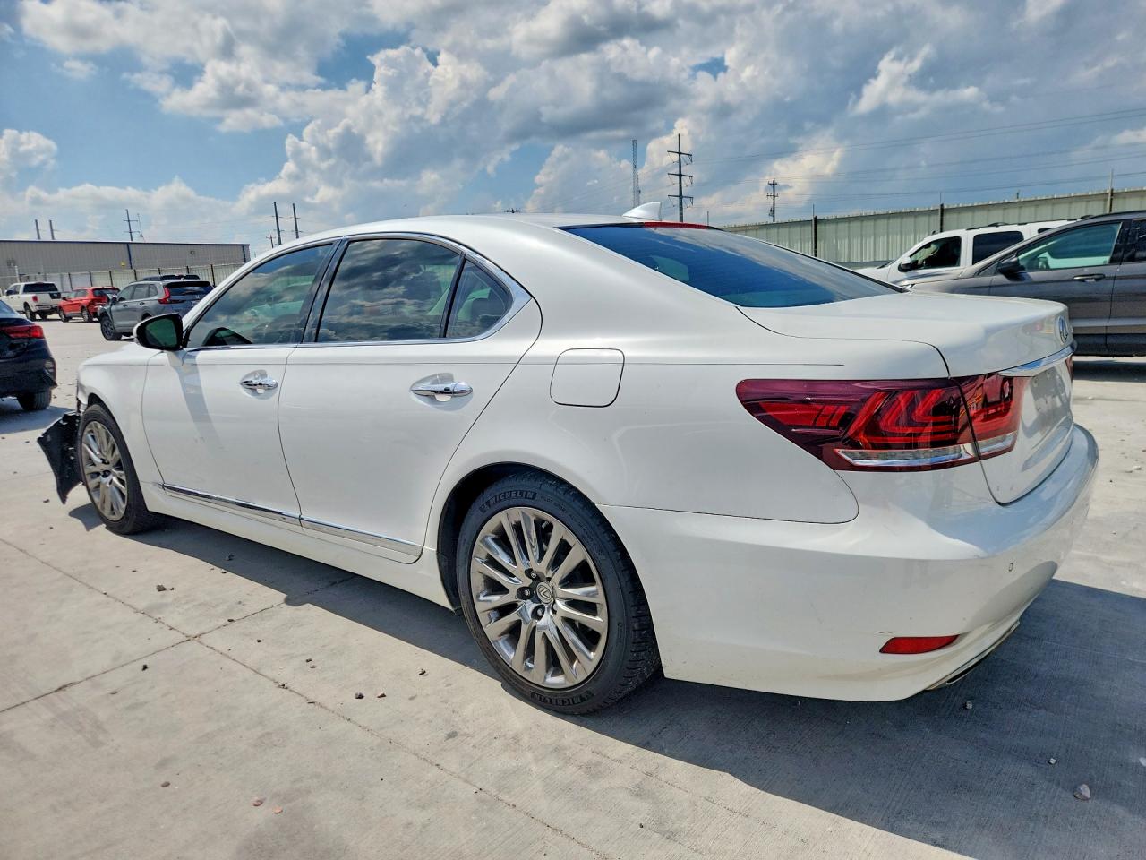 2014 LEXUS LS 460 photo 3