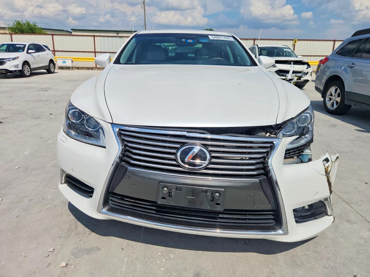 2014 LEXUS LS 460 photo 9