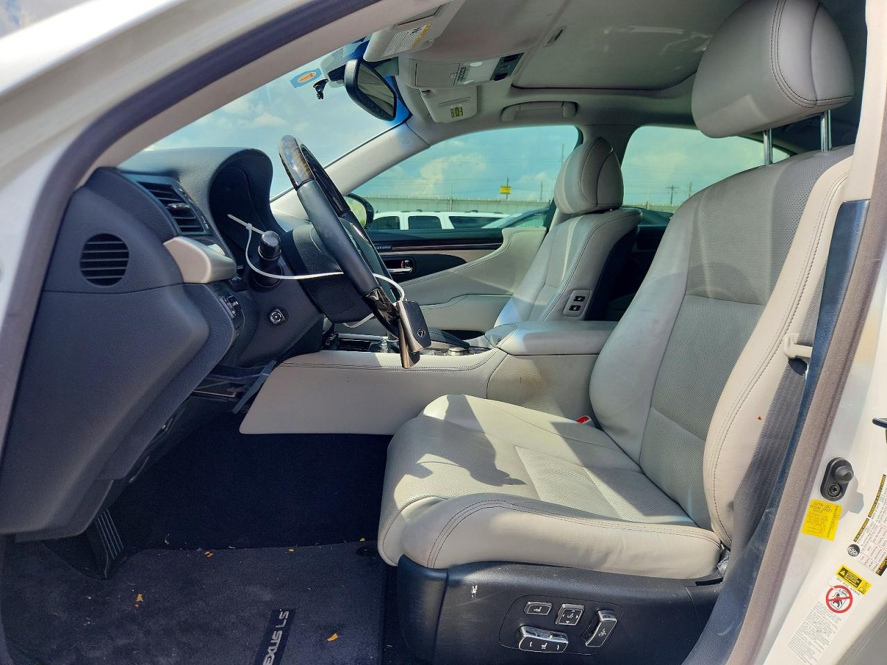 2014 LEXUS LS 460 photo 13