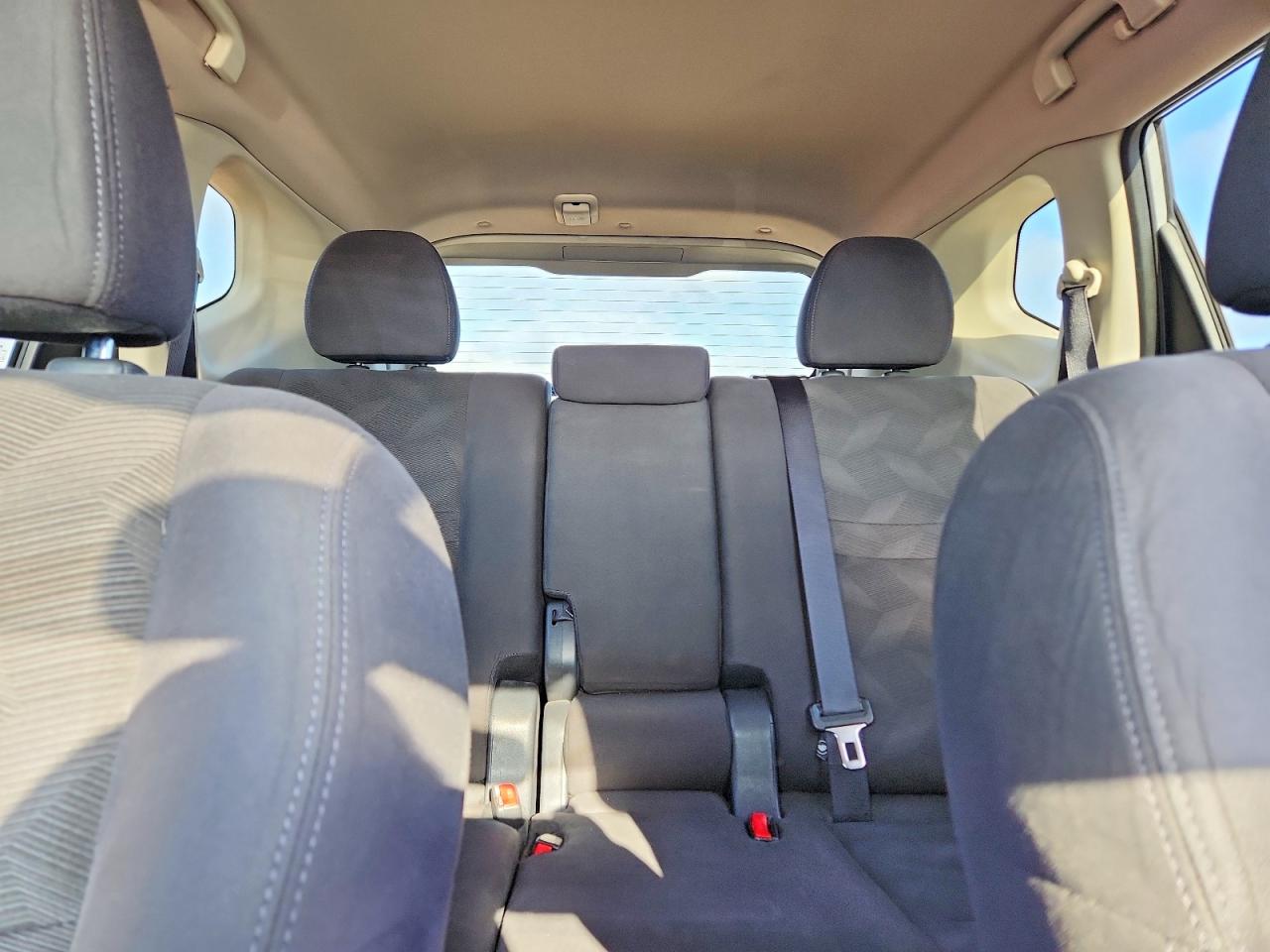 2016 NISSAN ROGUE SV photo 19