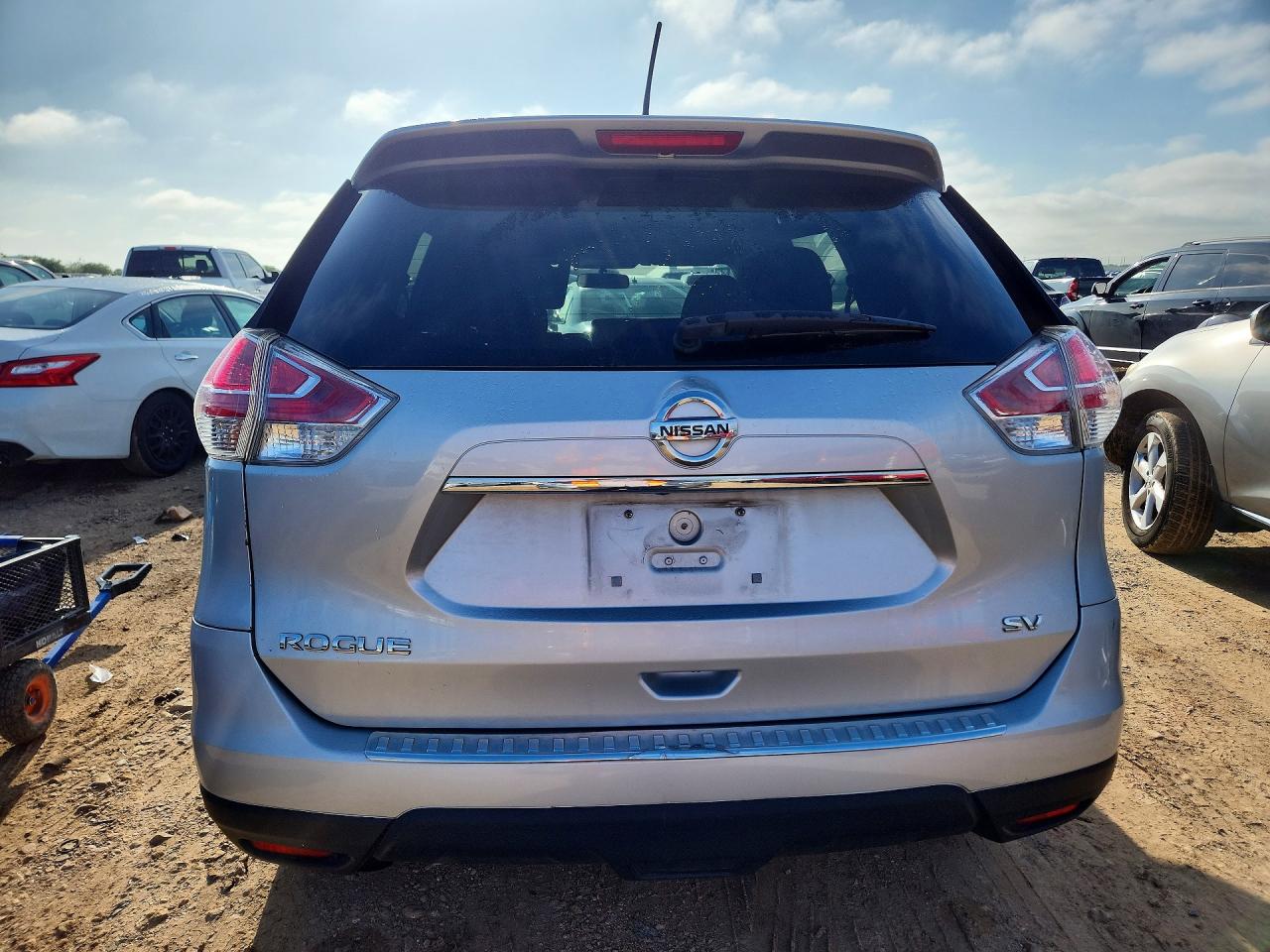 2016 NISSAN ROGUE SV photo 11