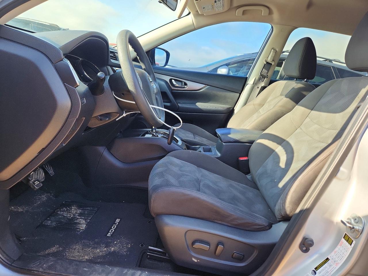2016 NISSAN ROGUE SV photo 13