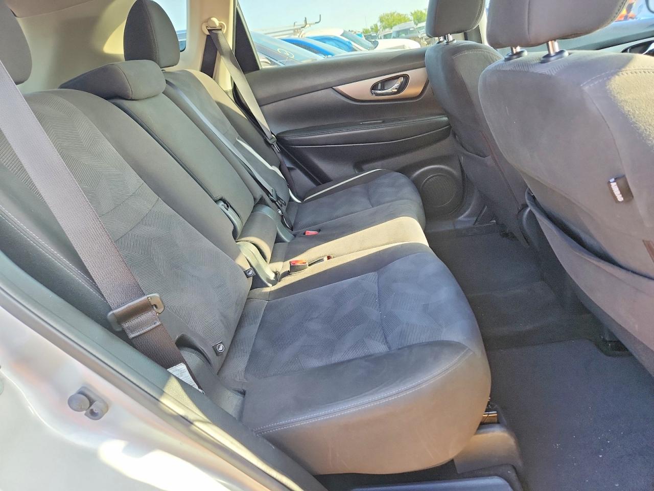 2016 NISSAN ROGUE SV photo 21