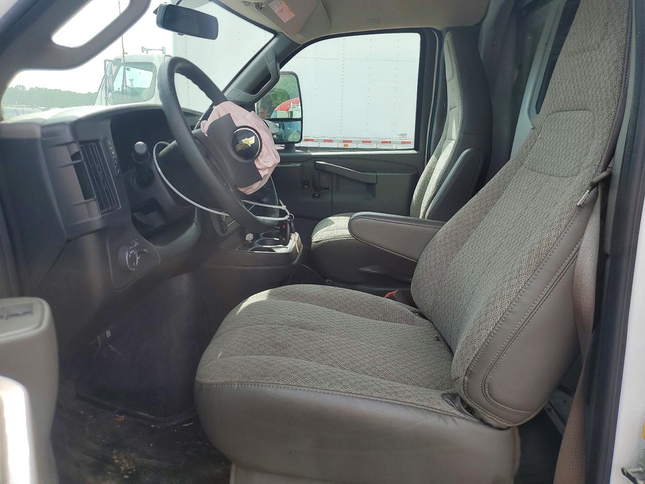 2024 CHEVROLET EXPRESS G3500 photo 19