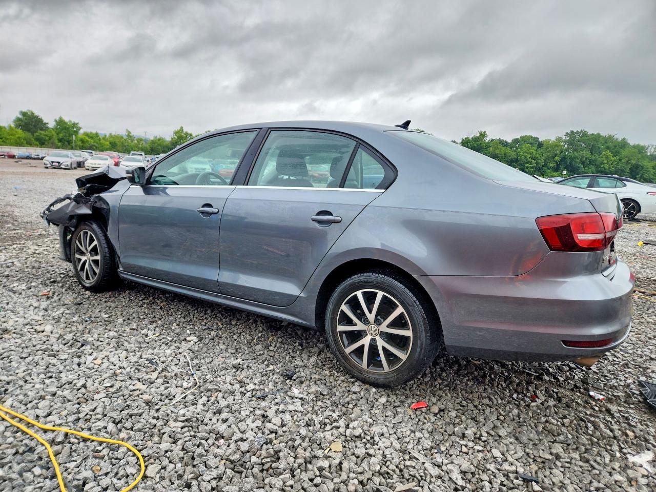 2017 VOLKSWAGEN JETTA SE photo 2