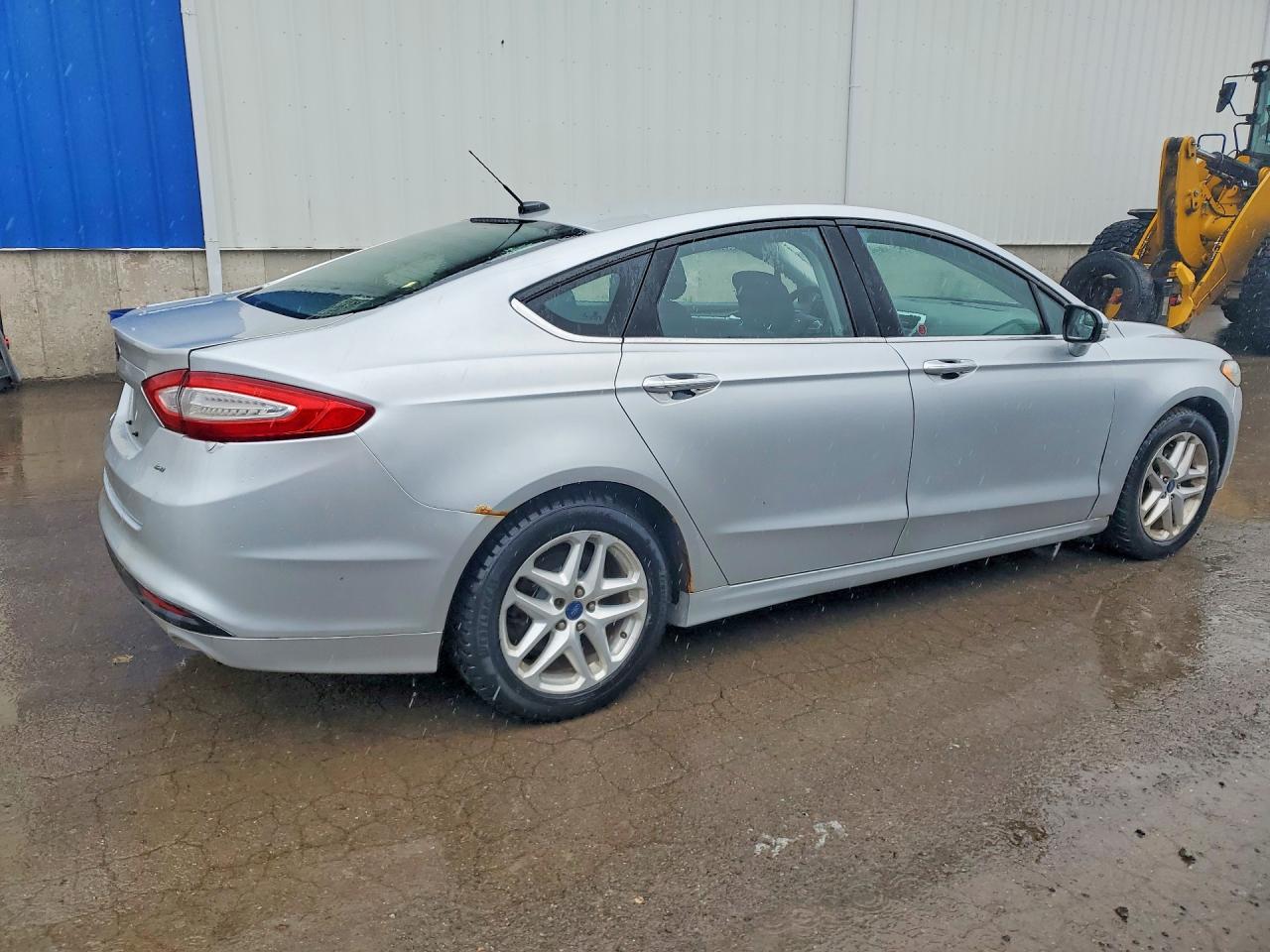 2013 FORD FUSION SE photo 3