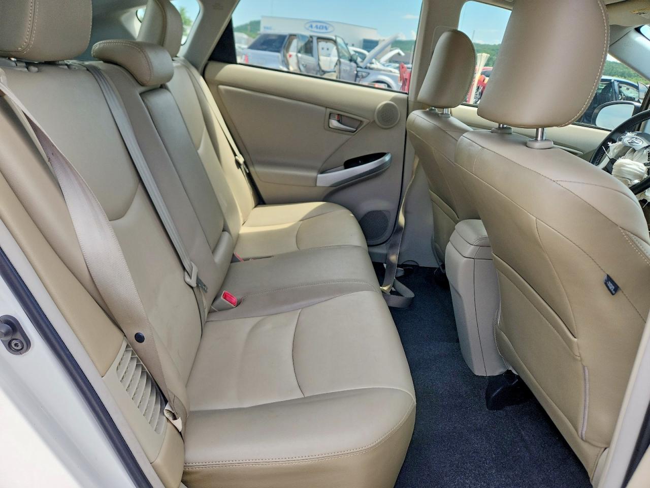 2012 TOYOTA PRIUS FOUR photo 19
