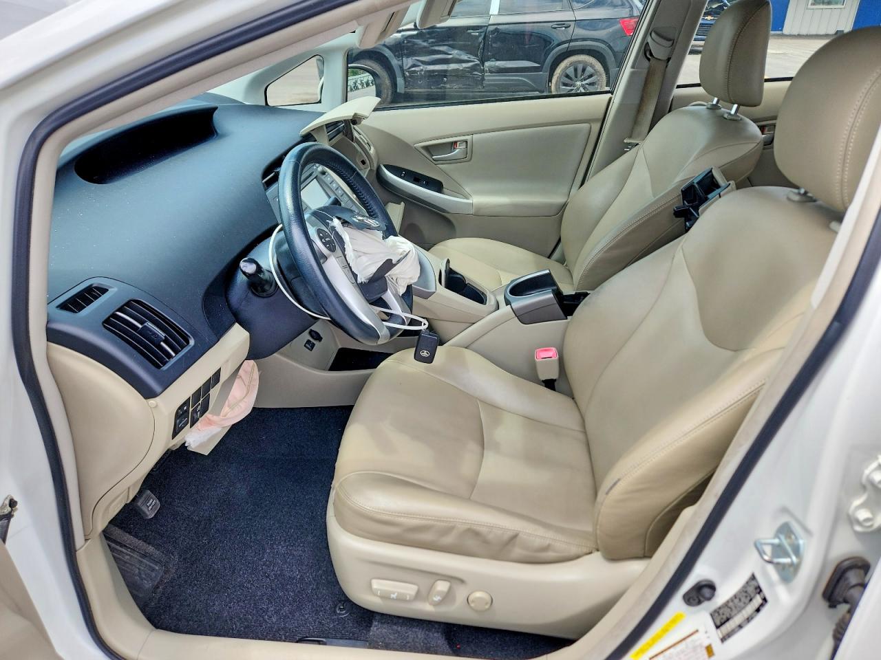 2012 TOYOTA PRIUS FOUR photo 13