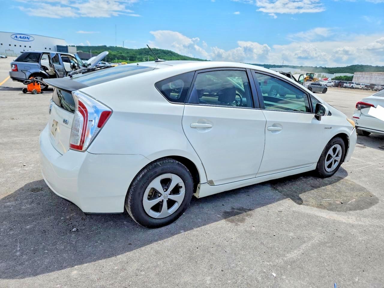 2012 TOYOTA PRIUS FOUR photo 5