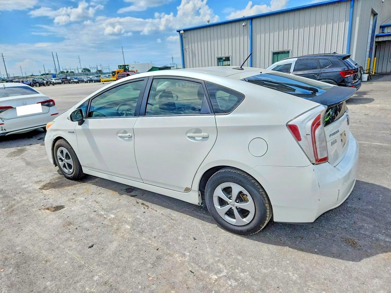 2012 TOYOTA PRIUS FOUR photo 3