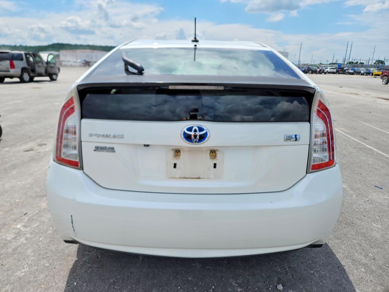 2012 TOYOTA PRIUS FOUR photo 11
