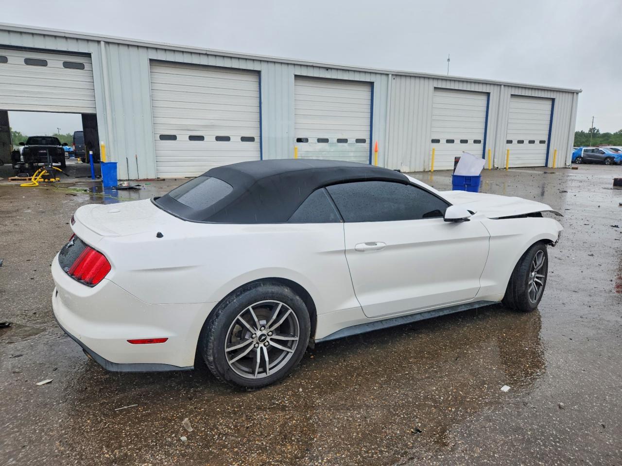2017 FORD MUSTANG photo 5