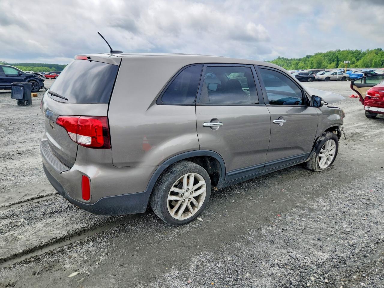 2015 KIA SORENTO LX photo 5