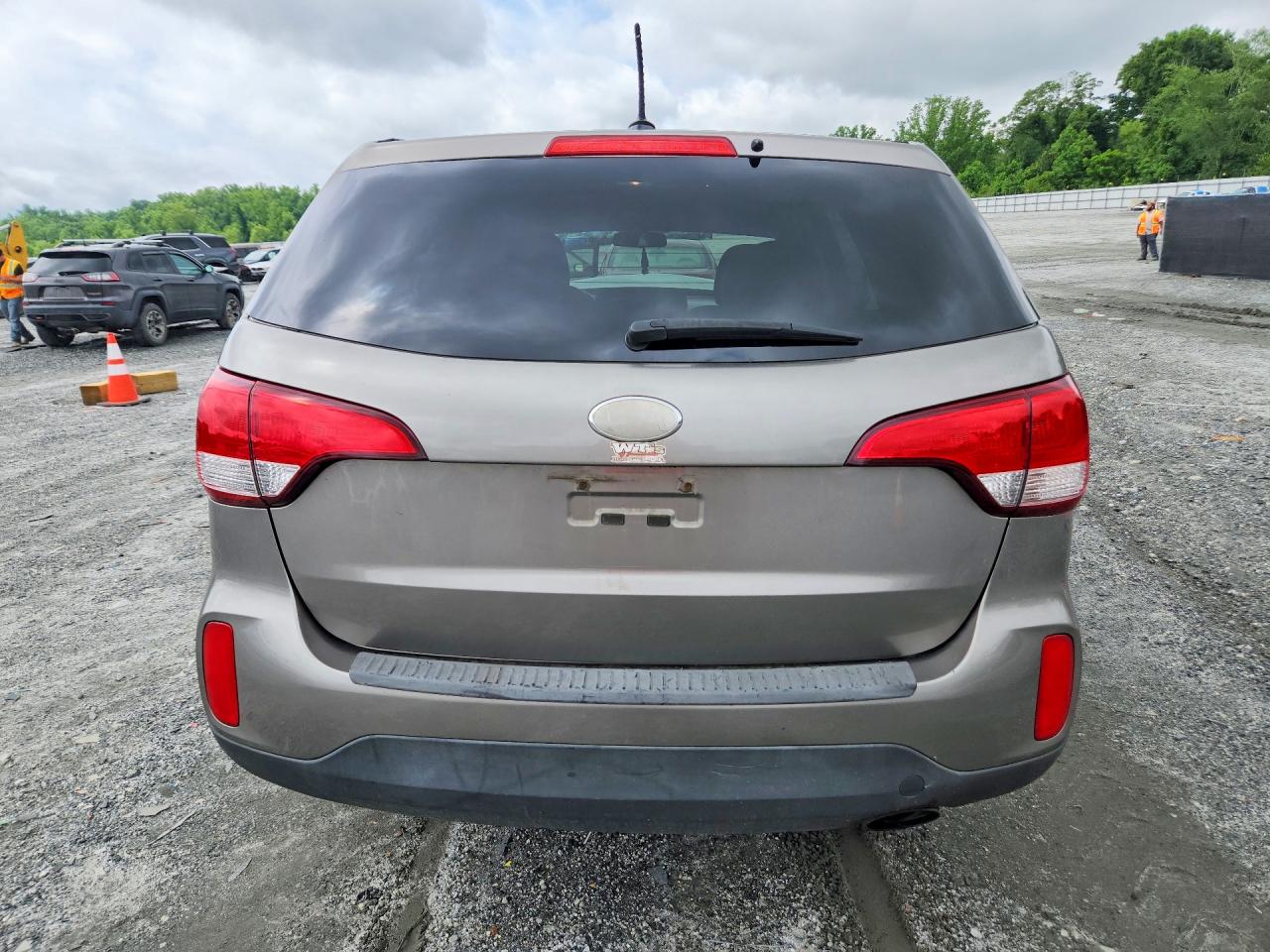 2015 KIA SORENTO LX photo 11