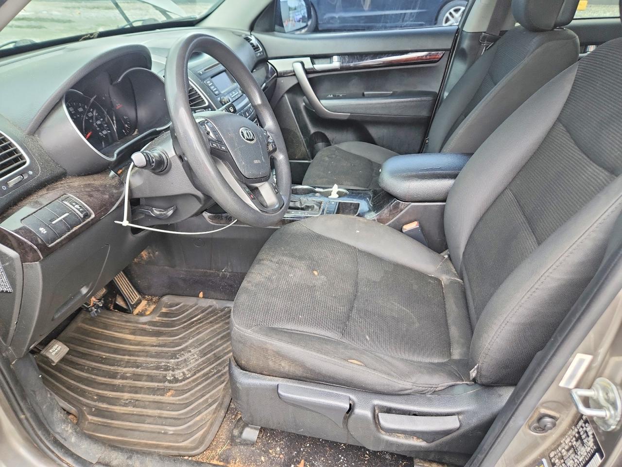 2015 KIA SORENTO LX photo 13