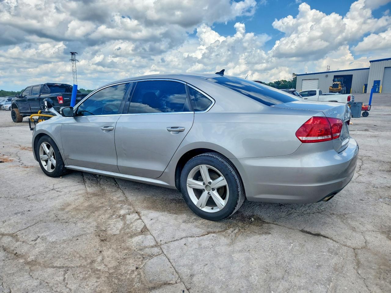 2012 VOLKSWAGEN PASSAT SE photo 3
