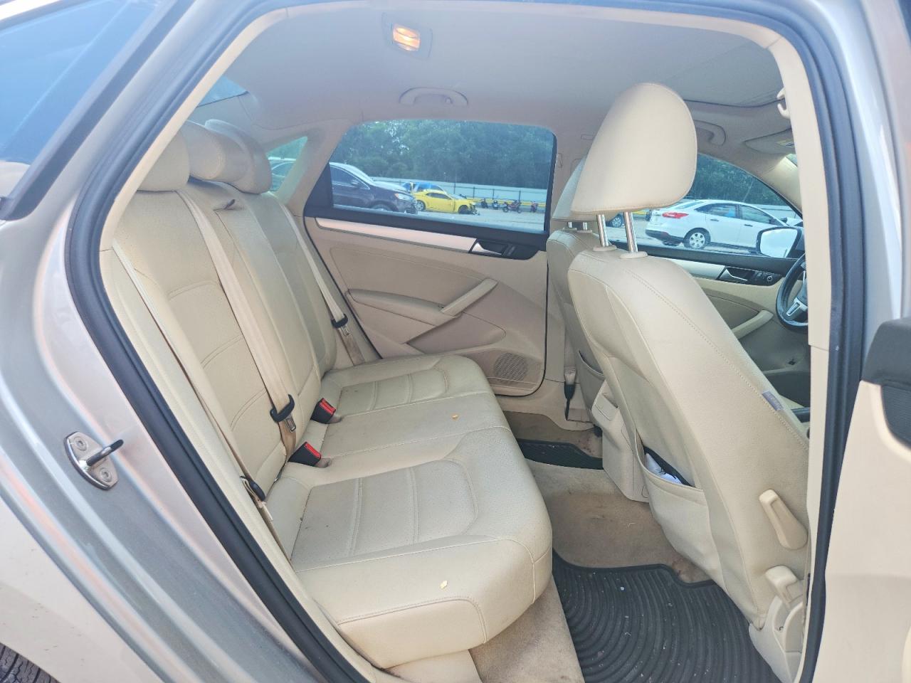 2012 VOLKSWAGEN PASSAT SE photo 19