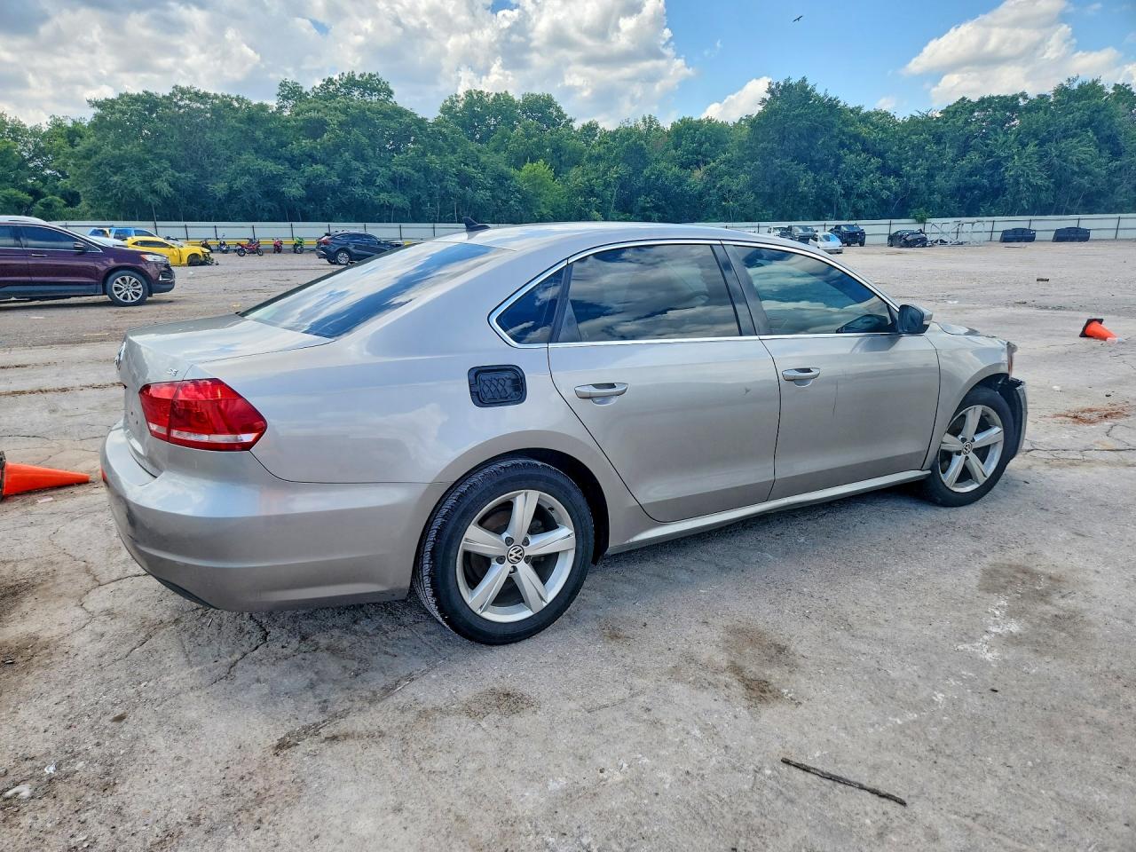 2012 VOLKSWAGEN PASSAT SE photo 5