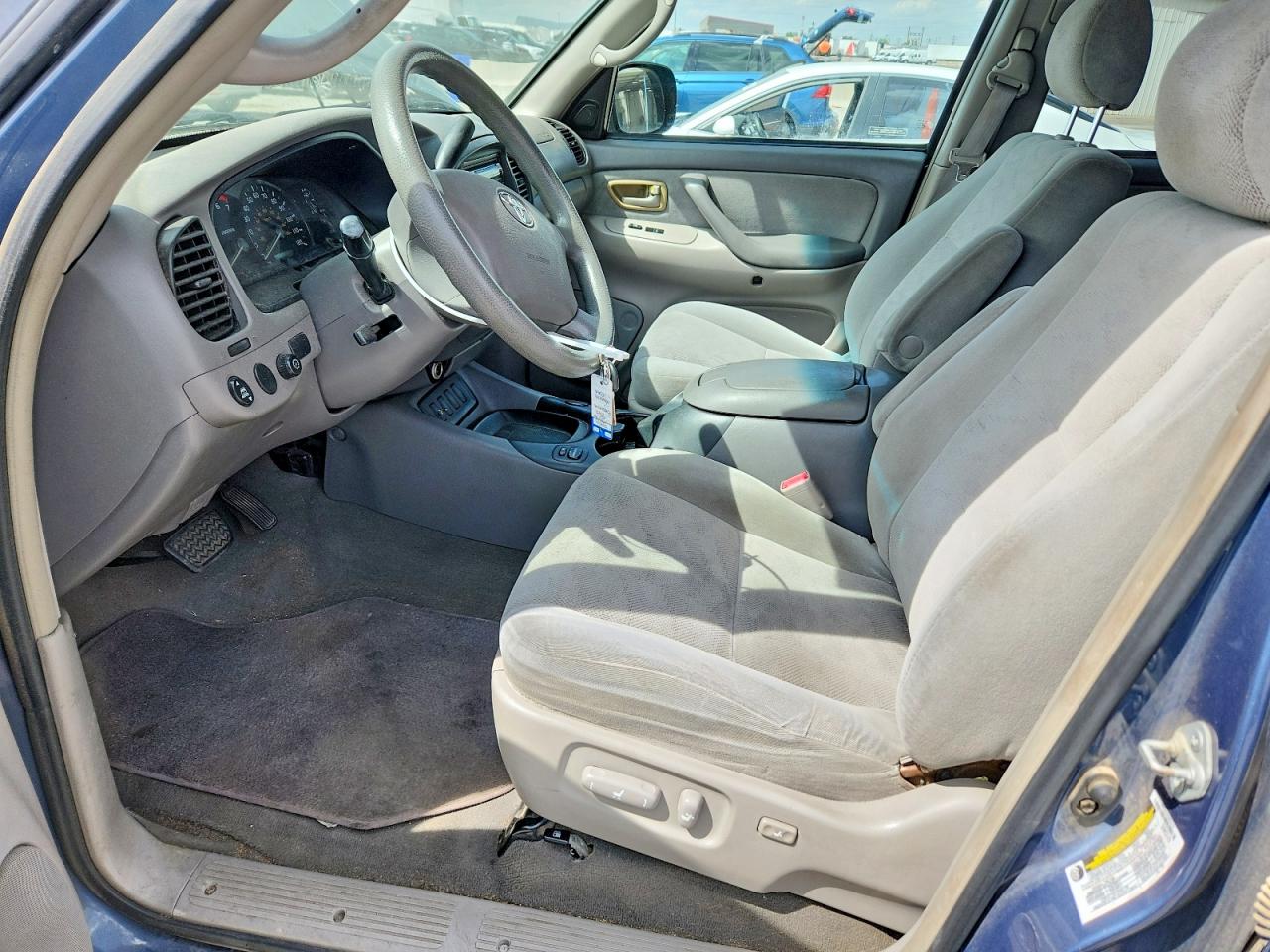 2005 TOYOTA SEQUOIA SR5 photo 13