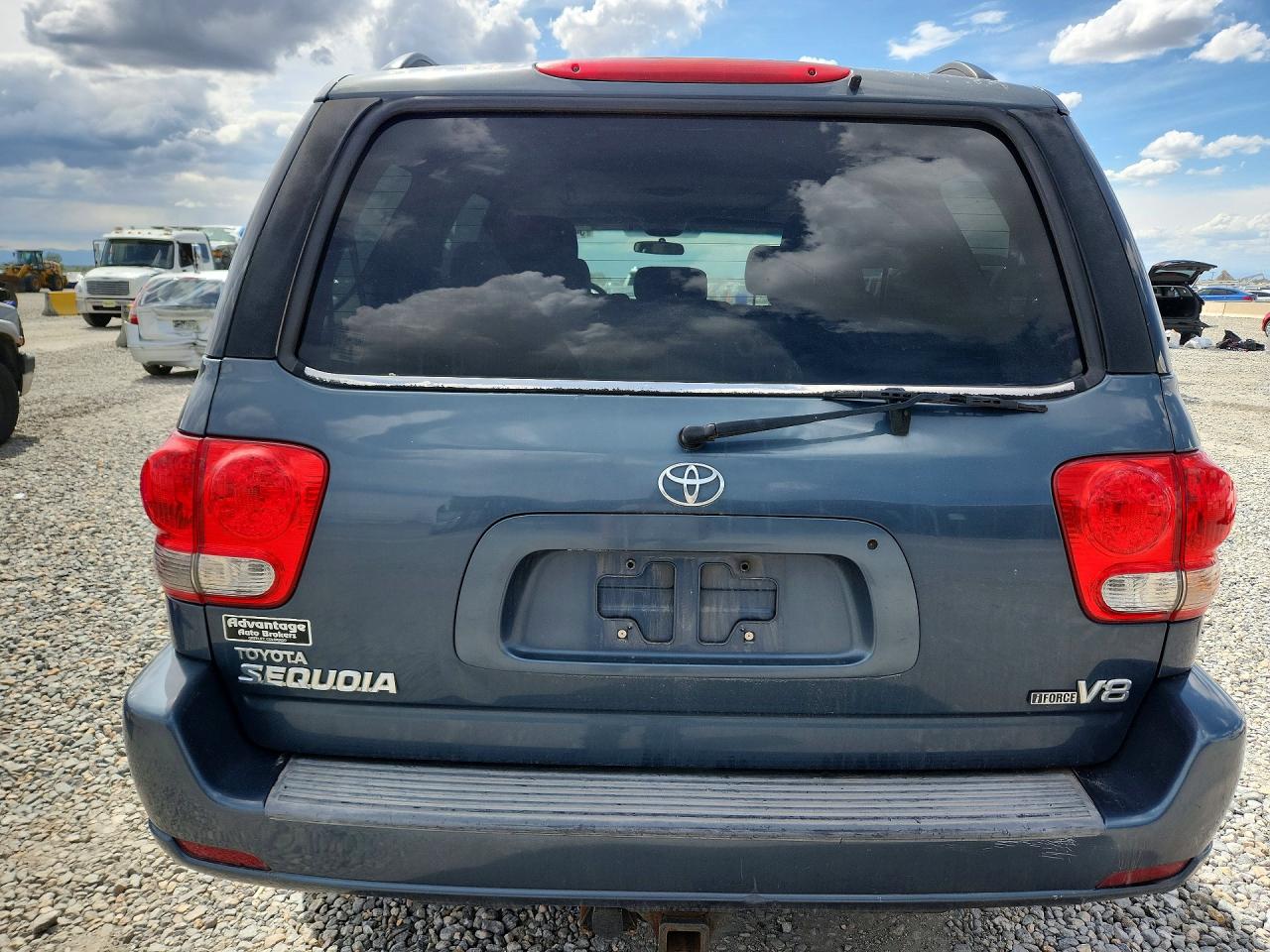 2005 TOYOTA SEQUOIA SR5 photo 11