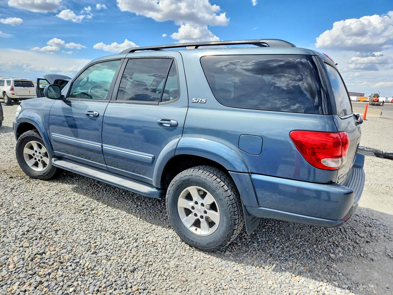2005 TOYOTA SEQUOIA SR5 photo 3