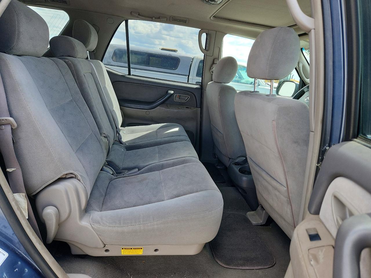 2005 TOYOTA SEQUOIA SR5 photo 21