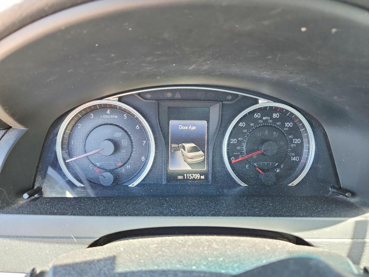 2016 TOYOTA CAMRY SE photo 17
