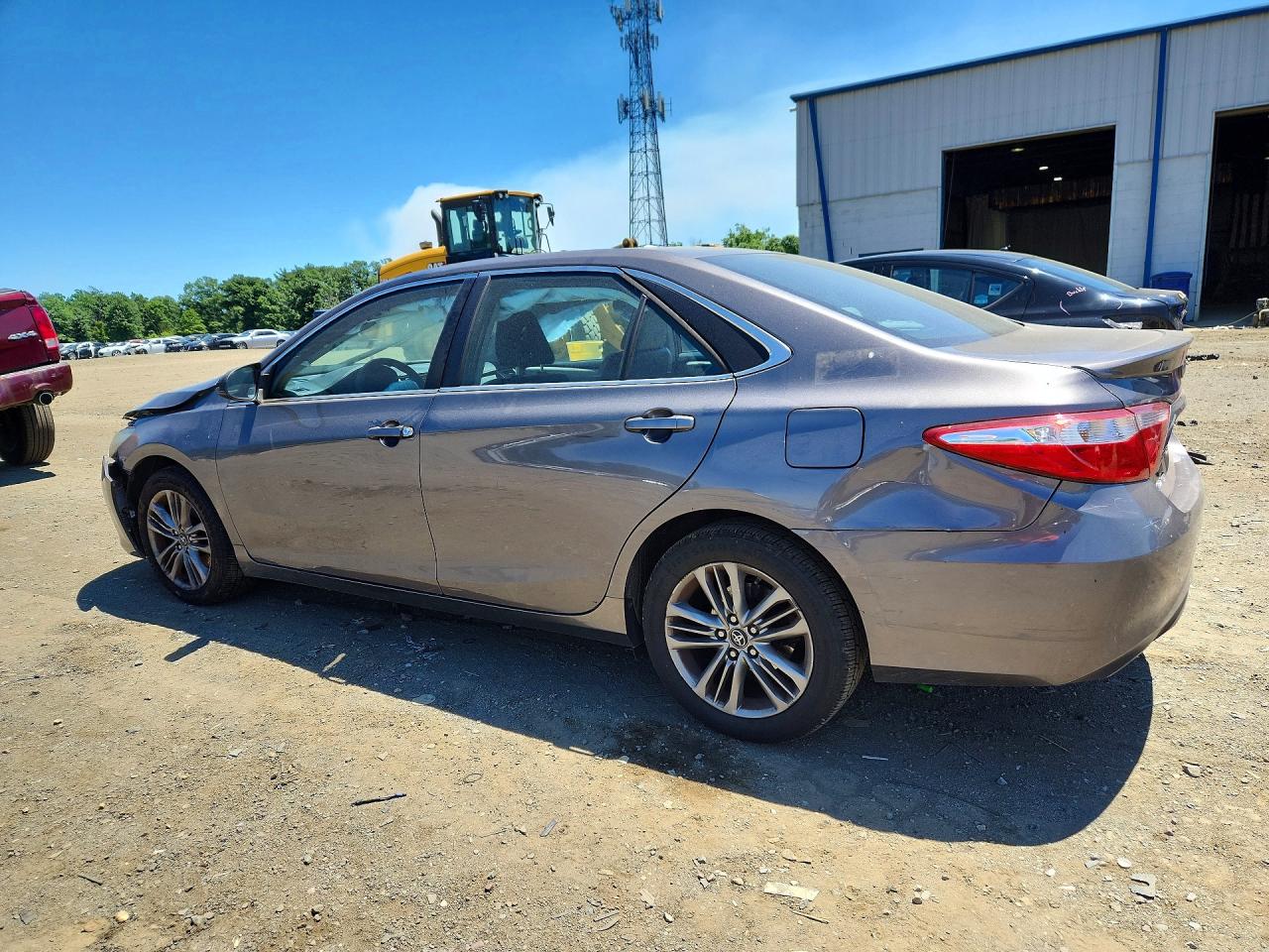 2016 TOYOTA CAMRY SE photo 3