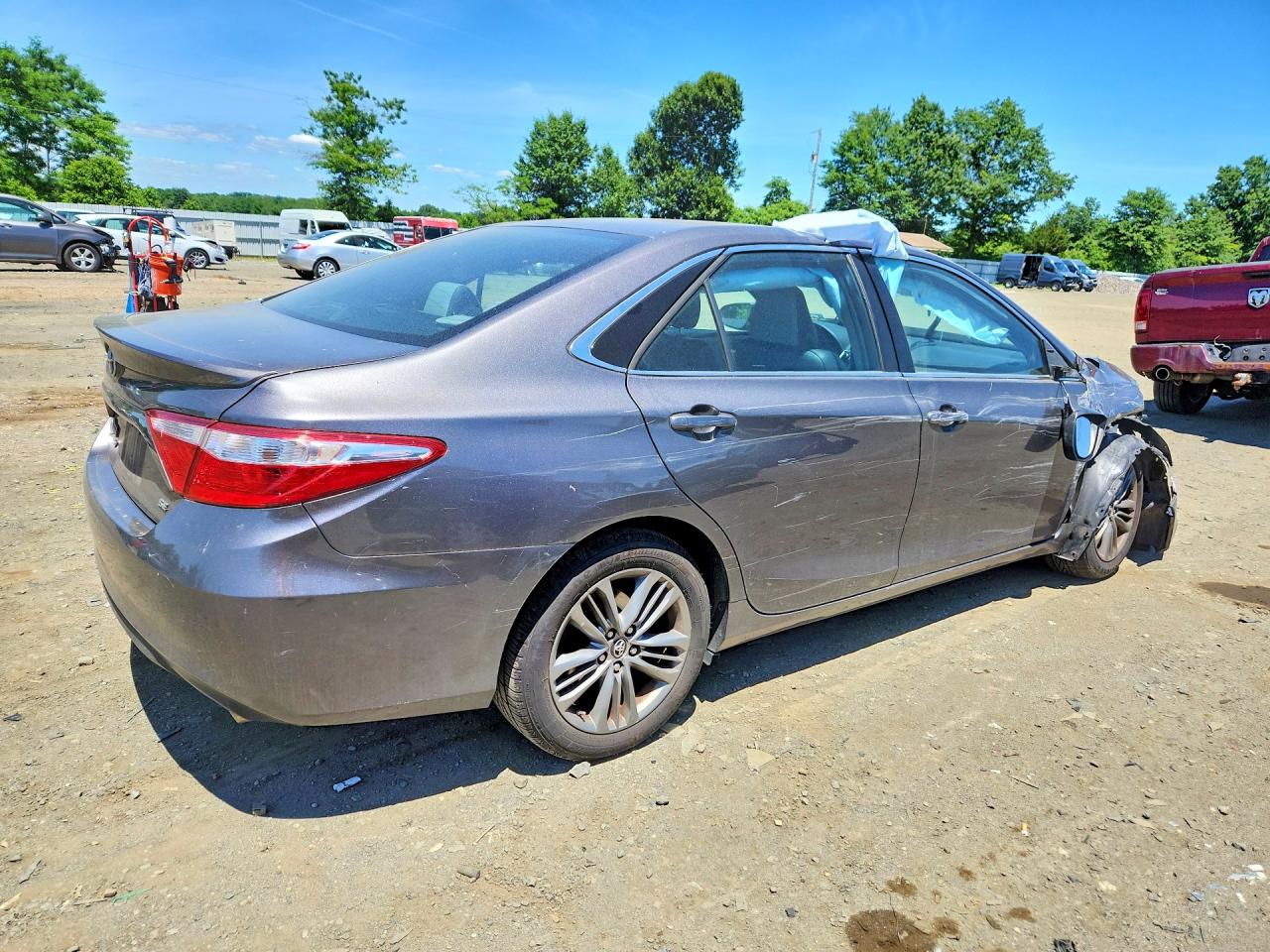 2016 TOYOTA CAMRY SE photo 5