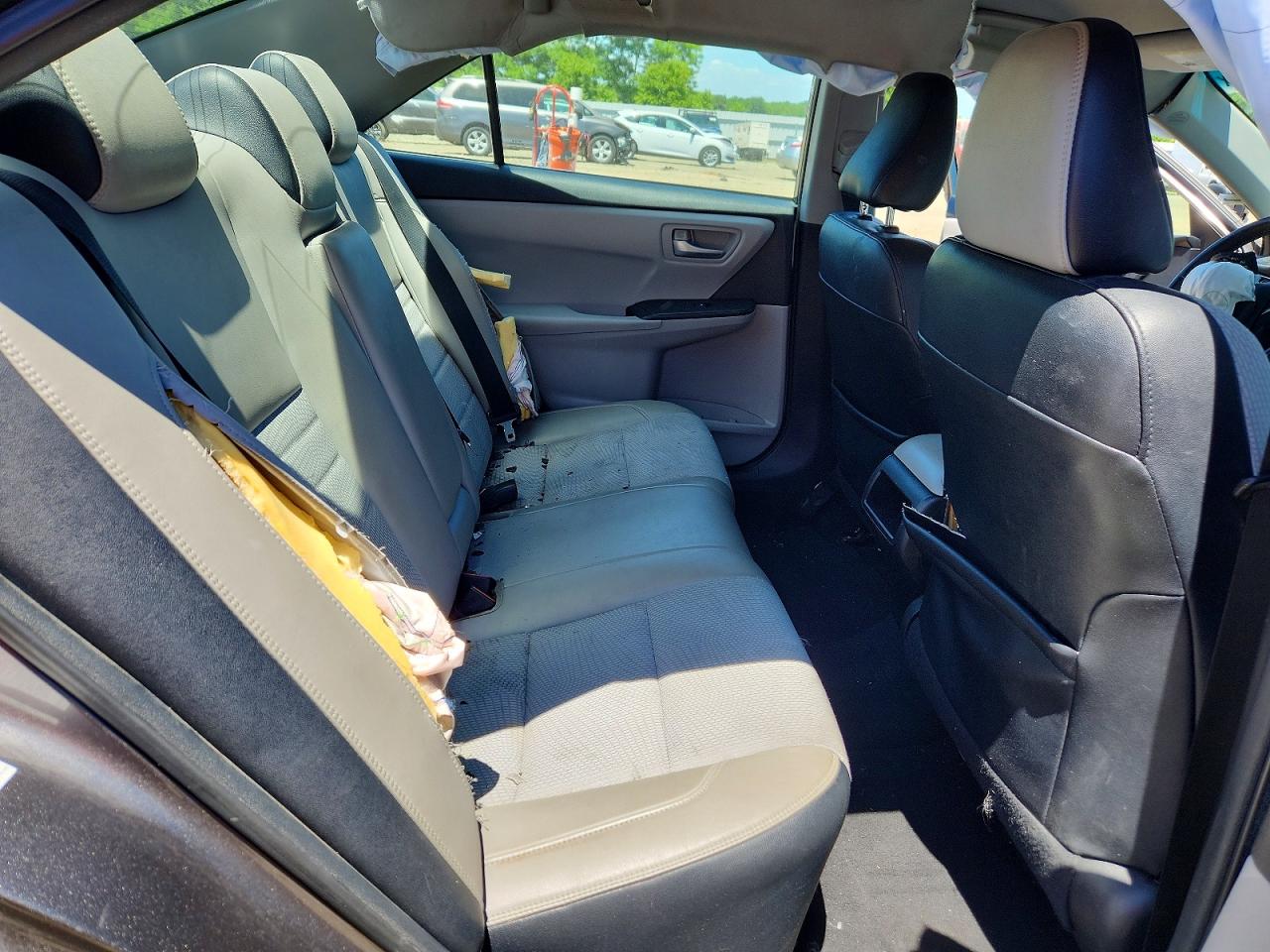 2016 TOYOTA CAMRY SE photo 19