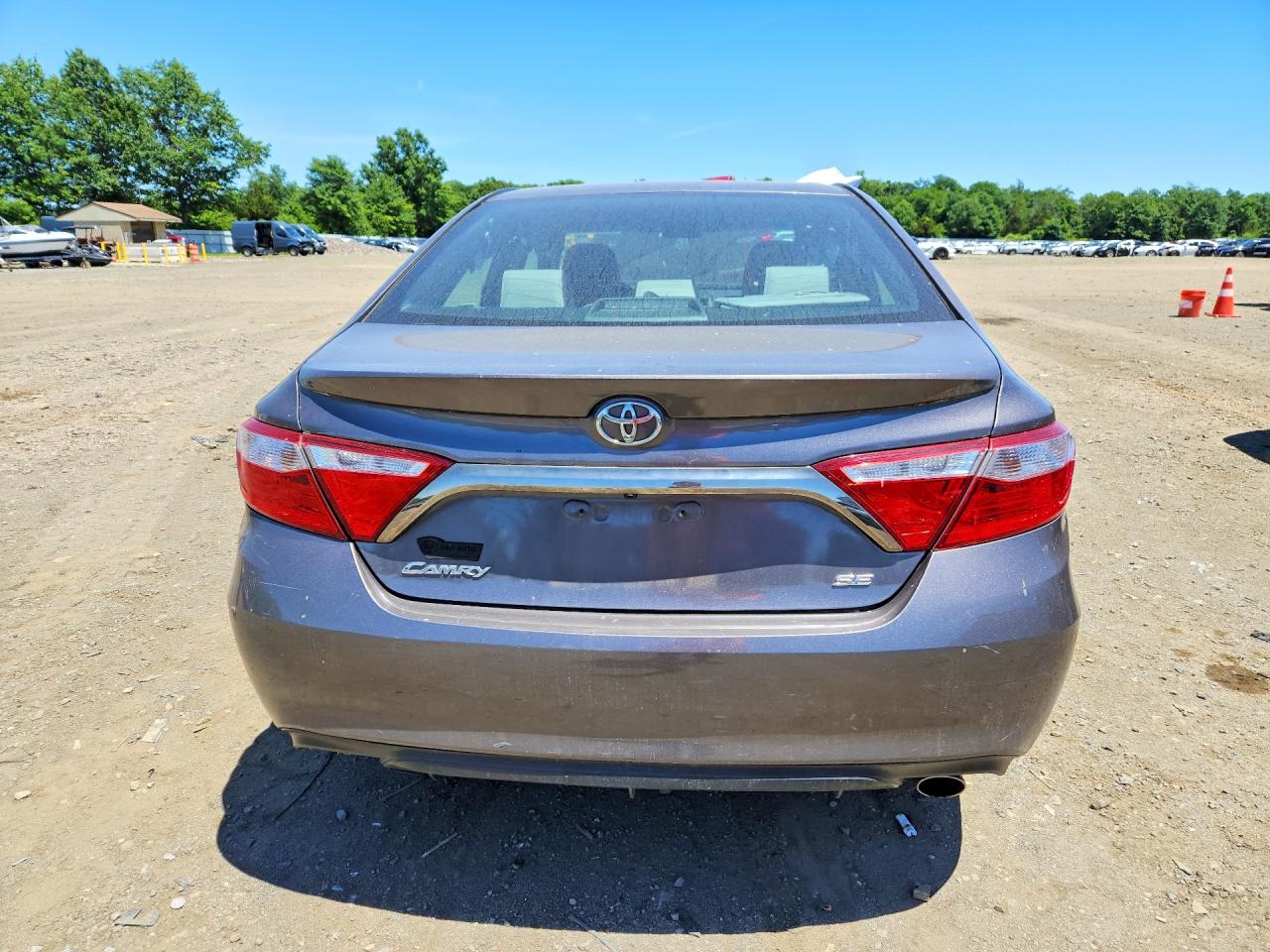 2016 TOYOTA CAMRY SE photo 11