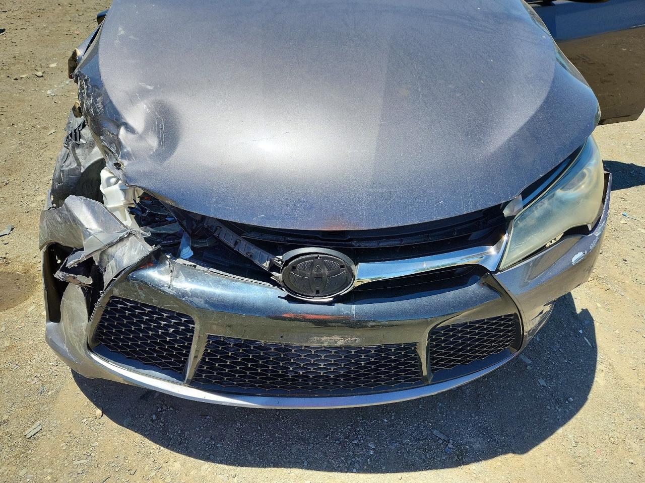 2016 TOYOTA CAMRY SE photo 21