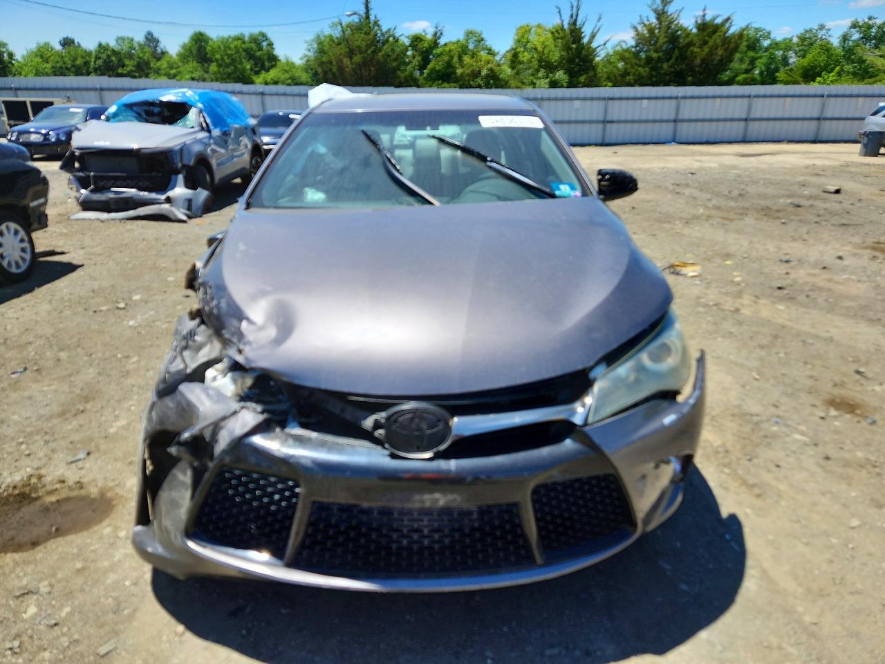 2016 TOYOTA CAMRY SE photo 9